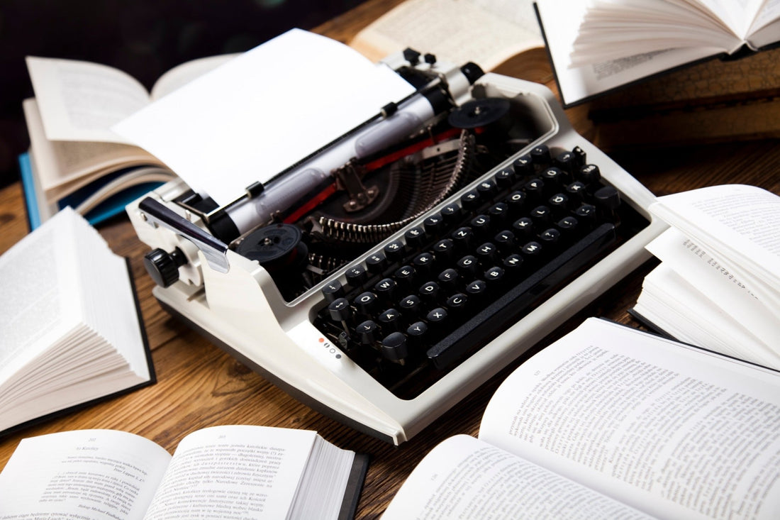9 scriitori români contemporani pe care trebuie să-i citești - Publisol.ro