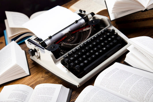 9 scriitori români contemporani pe care trebuie să-i citești - Publisol.ro