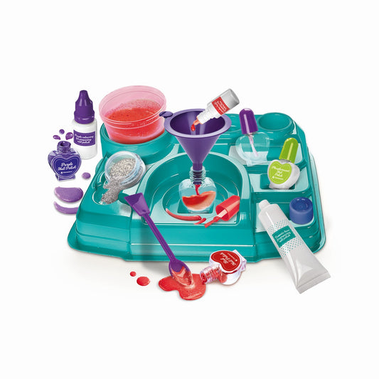 Stiinta si joaca laboratorul de manichiura, AS