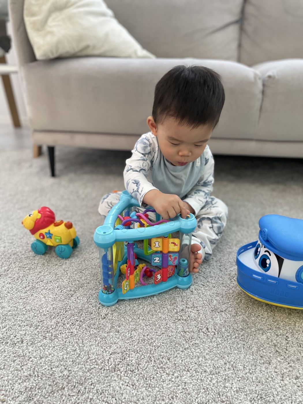 Abc triunghi multifunctional cu activitati - Publisol.ro