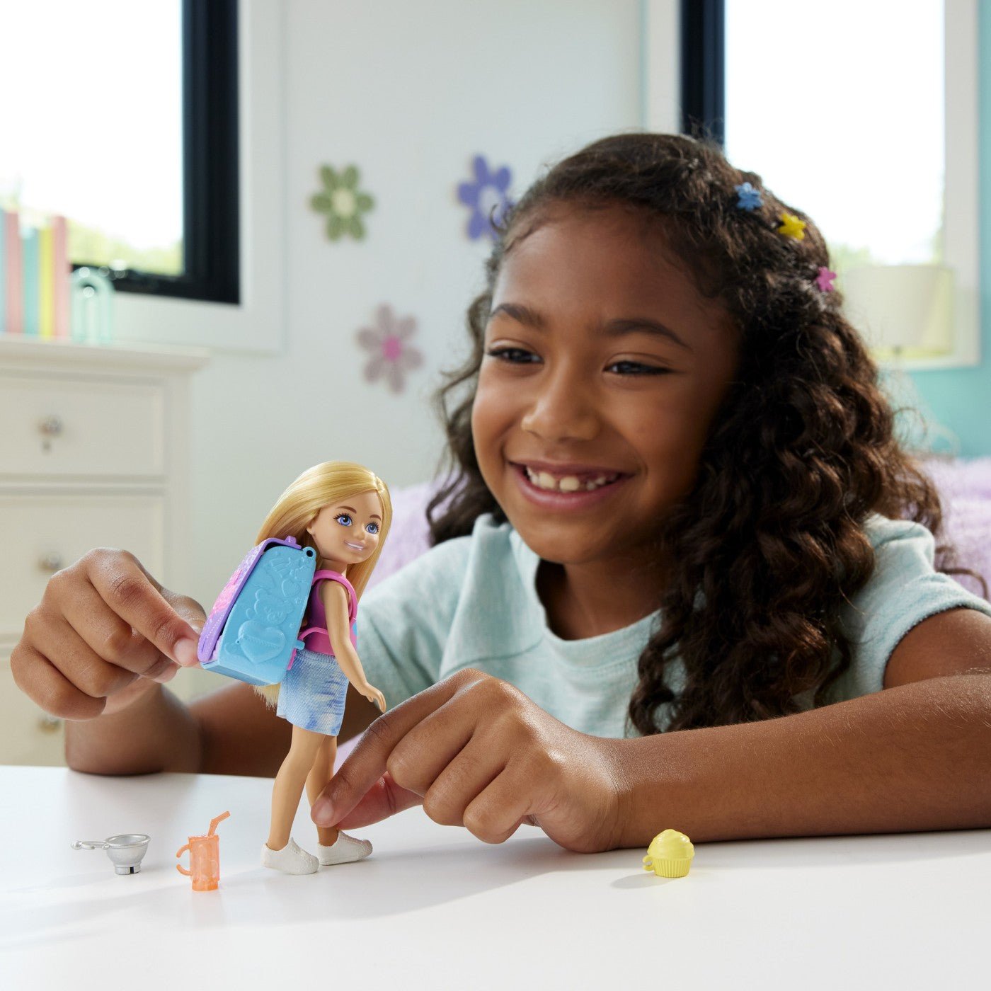 Barbie papusica Chelsea cu rucsac pentru coacerea brioselor - Publisol.ro