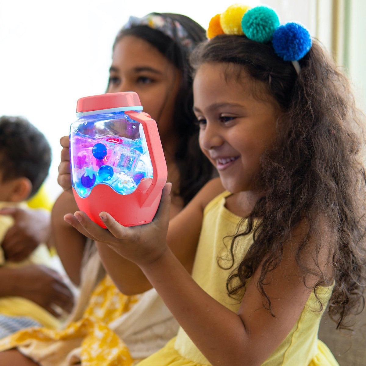 Borcan pentru joaca senzoriala, roz corai - Glo Pals - Publisol.ro