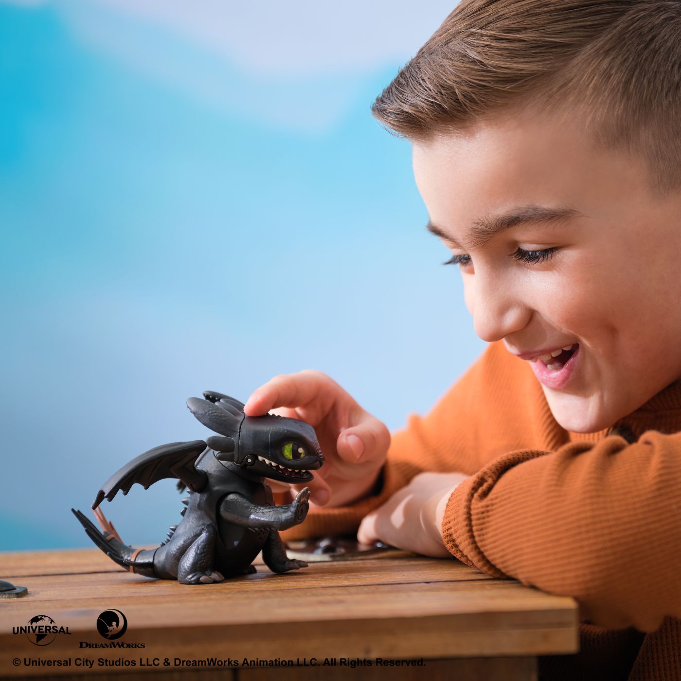 Cum sa iti dresezi dragonul, Figurina Dragon Toothless cu sunete - Publisol.ro