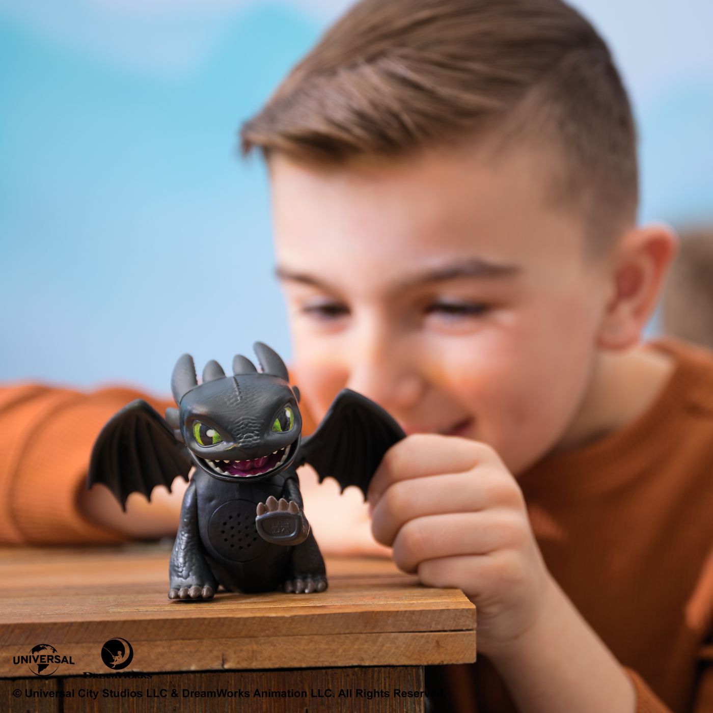 Cum sa iti dresezi dragonul, Figurina Dragon Toothless cu sunete - Publisol.ro