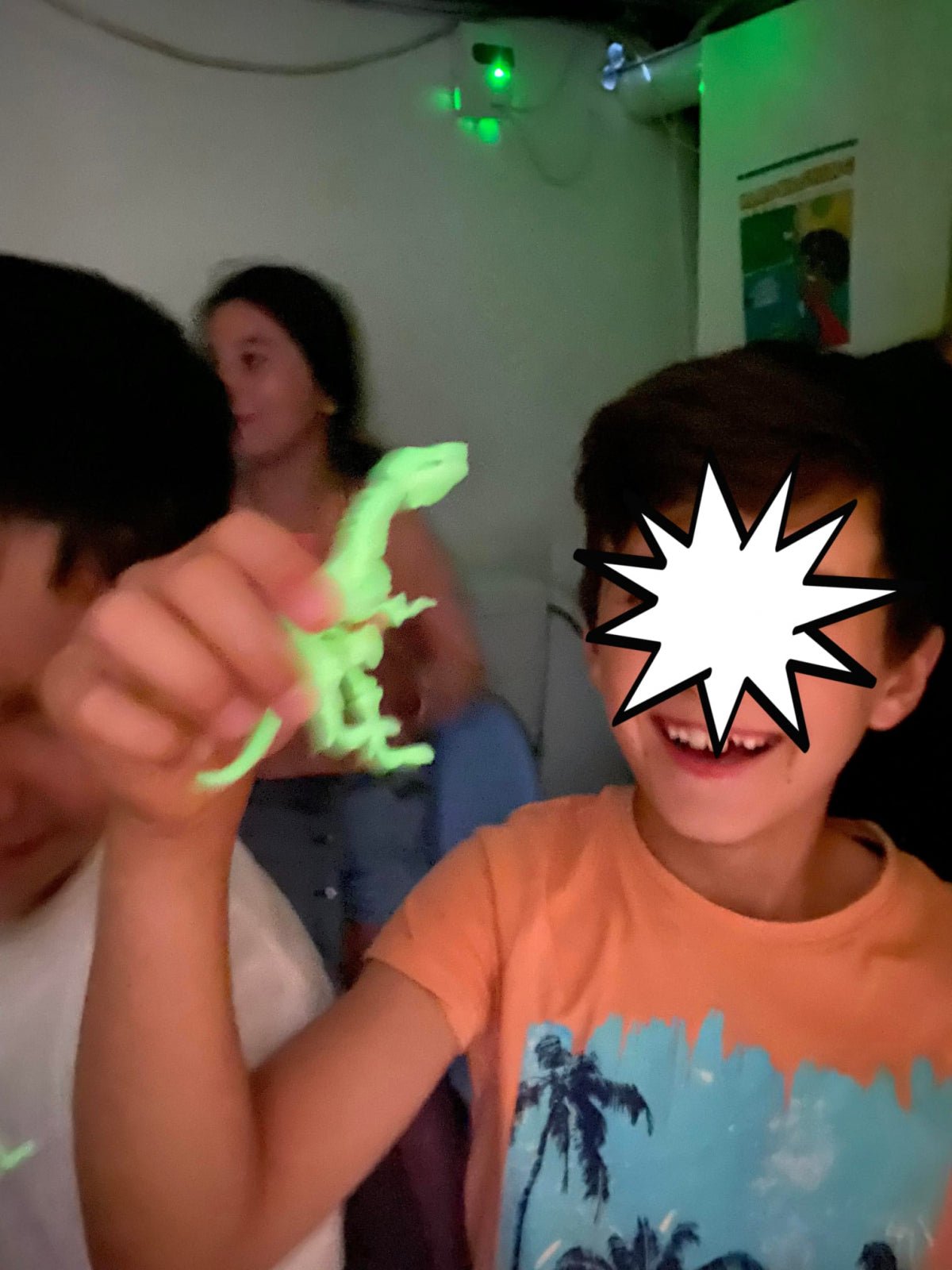 Fosila T - Rex fosforescenta , Sci:Bits - 4M - Publisol.ro
