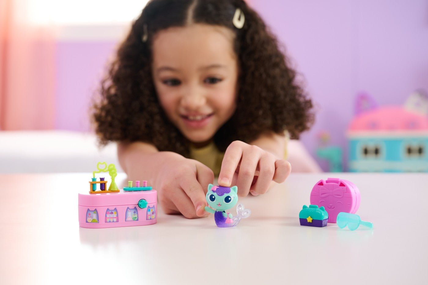 Gabbys Dollhouse Bobble Kitty Mercat si camera potiunilor - Publisol.ro