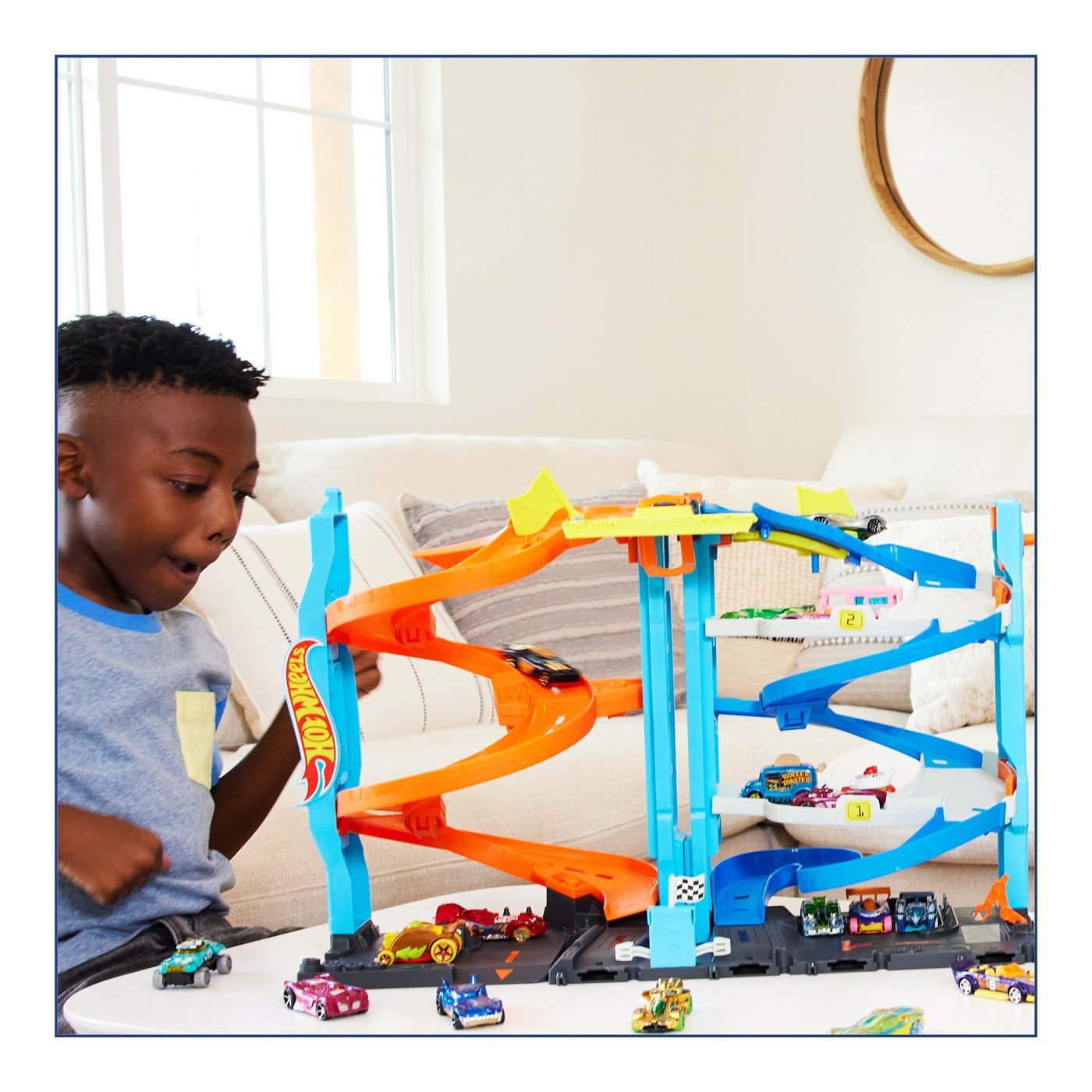 Hot Wheels city turnul de curse - Publisol.ro