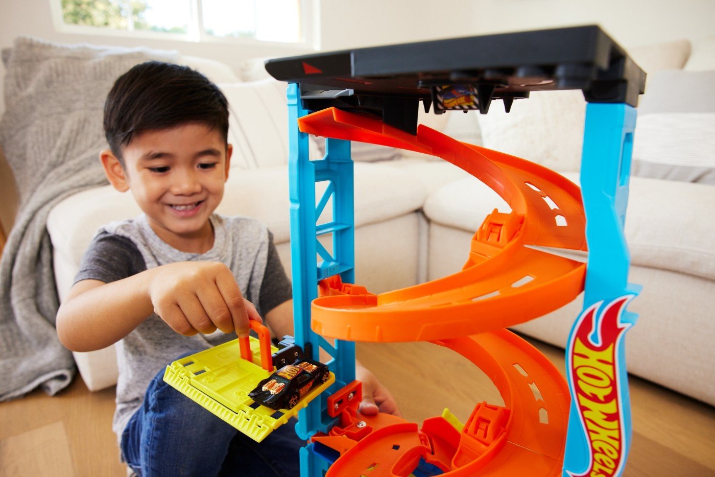 Hot Wheels city turnul de curse - Publisol.ro