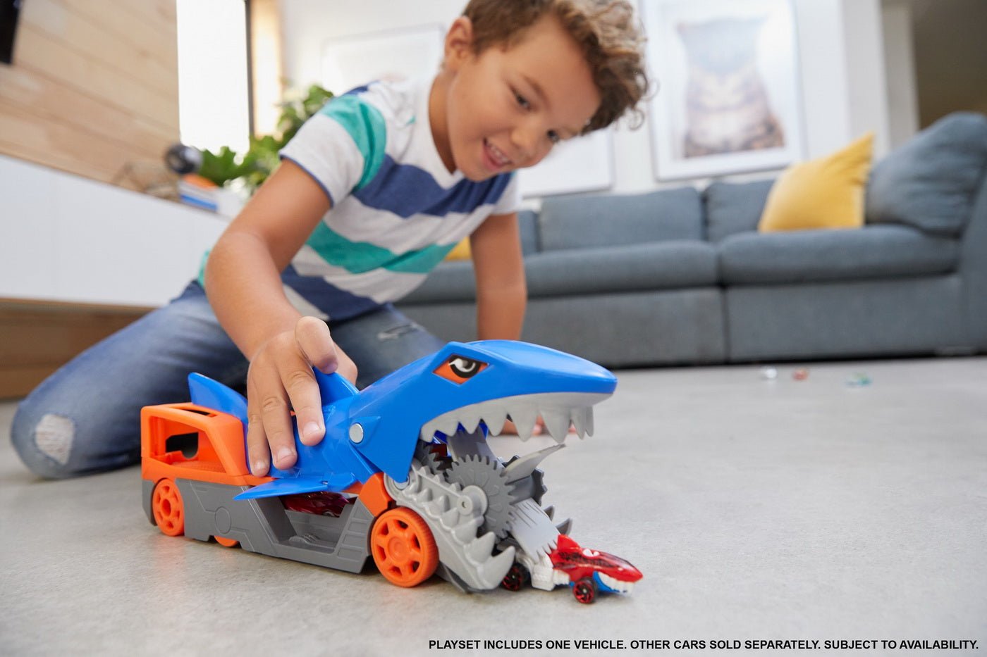 Hot Wheels transportator rechin cu masinuta inclusa - Publisol.ro