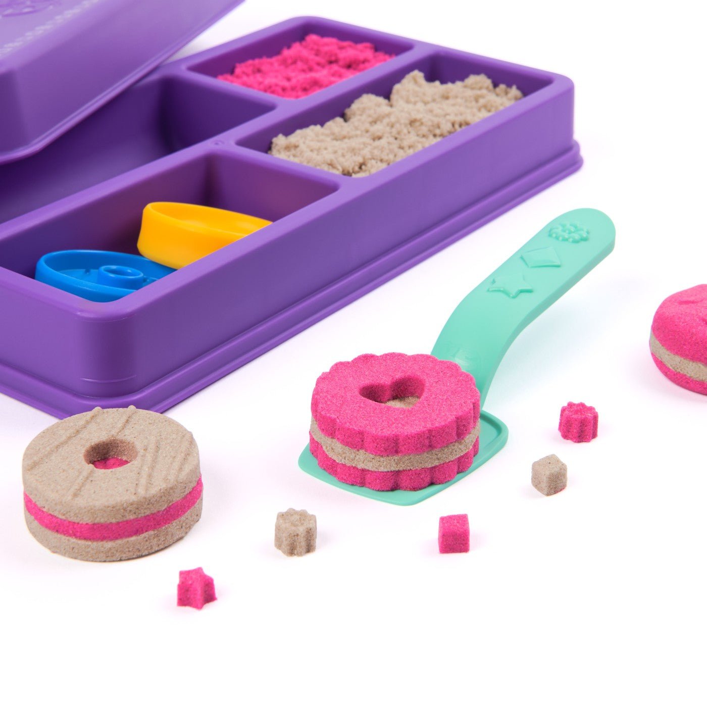 Kinetic Sand cutia cu fursecuri - Publisol.ro