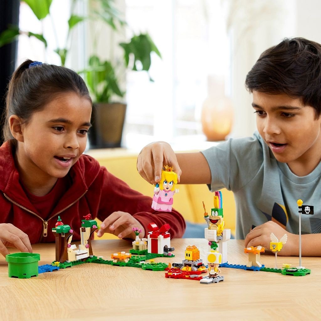 Lego super mario set de baza aventurile lui Peach 71403 - Publisol.ro