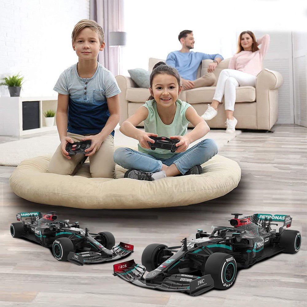 Masina cu telecomanda Mercedes amg F1 w11 eq performance scara 1 la 18 - Publisol.ro