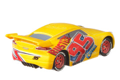 Masinuta metalica Cars 3 personajul Cruz Ramirez Rusteze - Publisol.ro