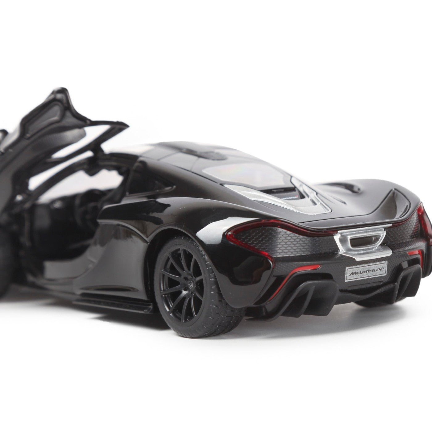 Masinuta metalica Mclaren P1 negru scara 1 la 24 - Publisol.ro