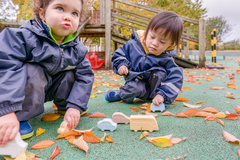 Masinute - set de joaca senzoriala - Yellow Door