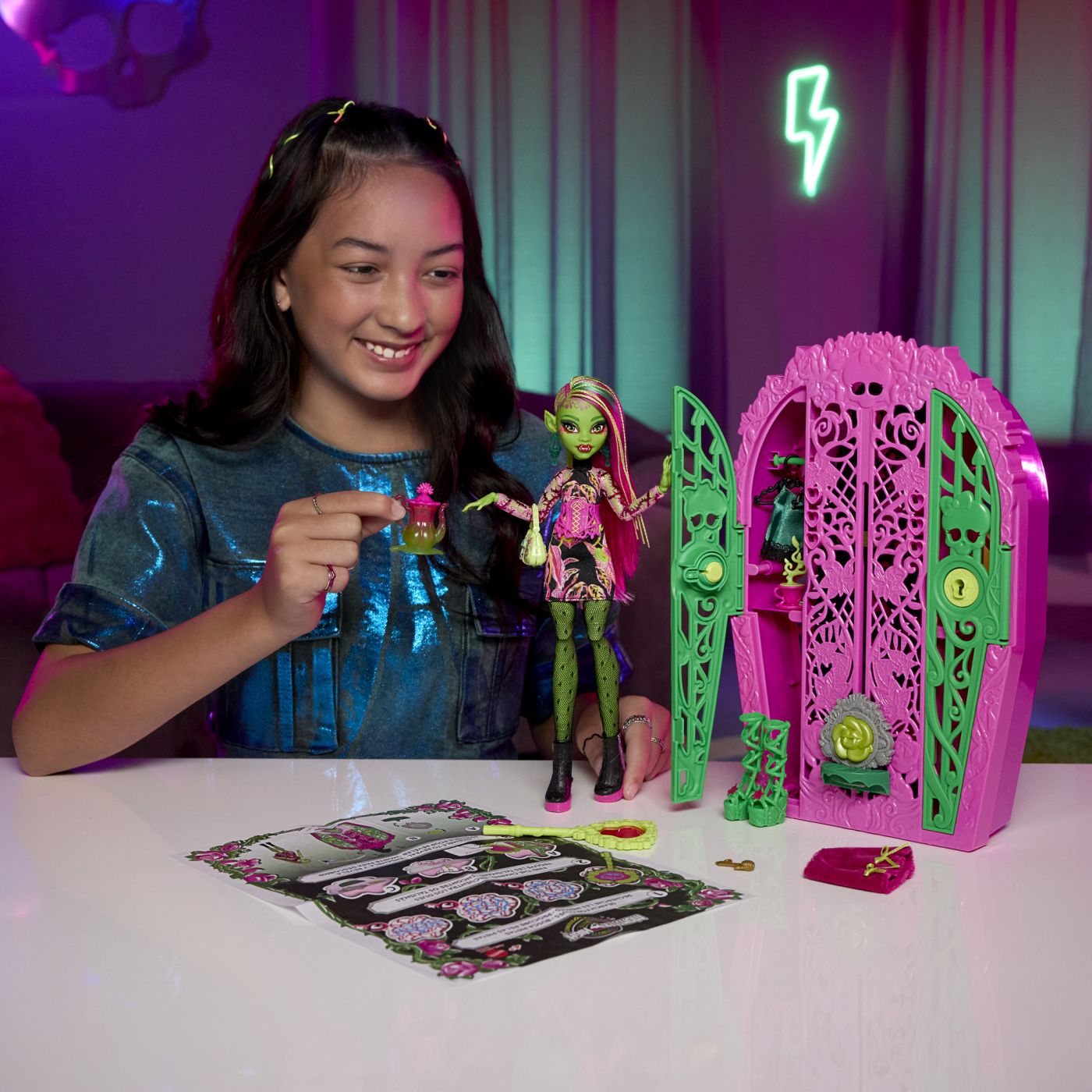 Monster high gradina de la miezul noptii papusa Cenus Mcflytrap - Publisol.ro