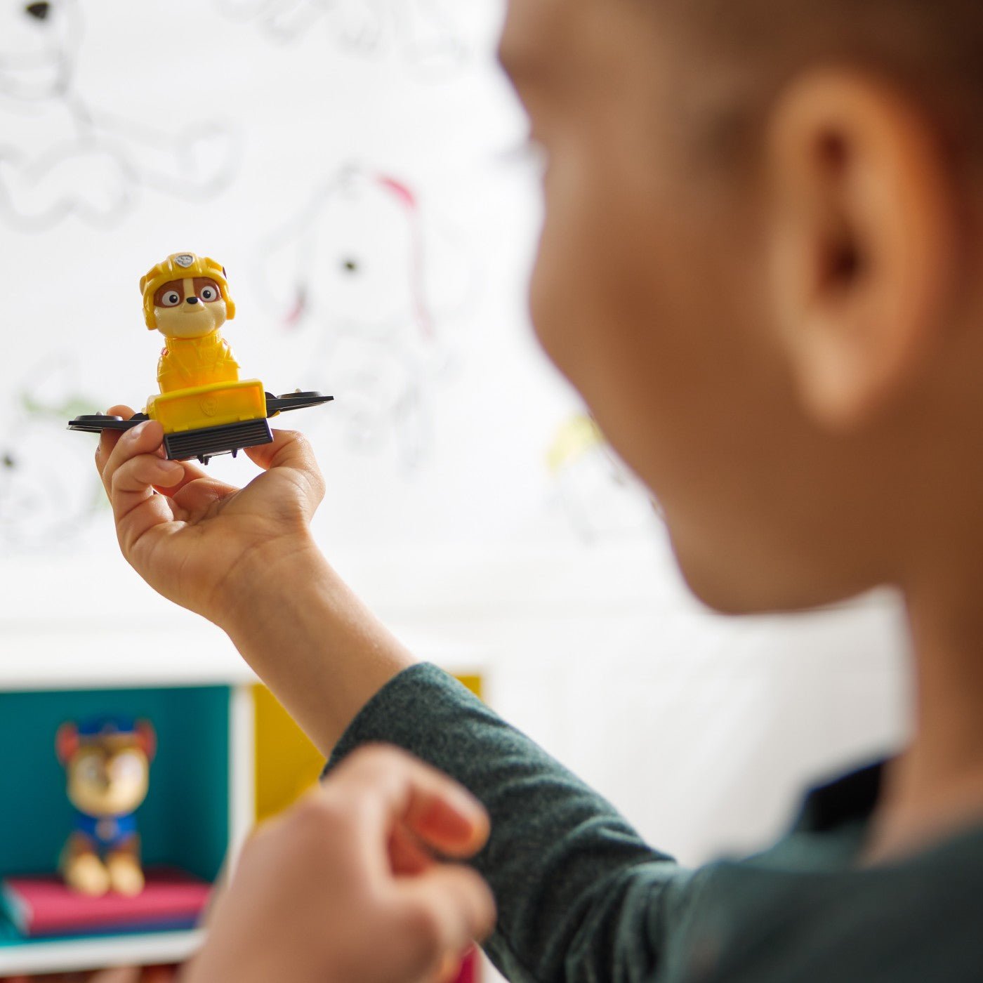 Patrula catelusilor action pups set vehicul de salvare hoverboard si figurina Rubble 5 cm - Publisol.ro