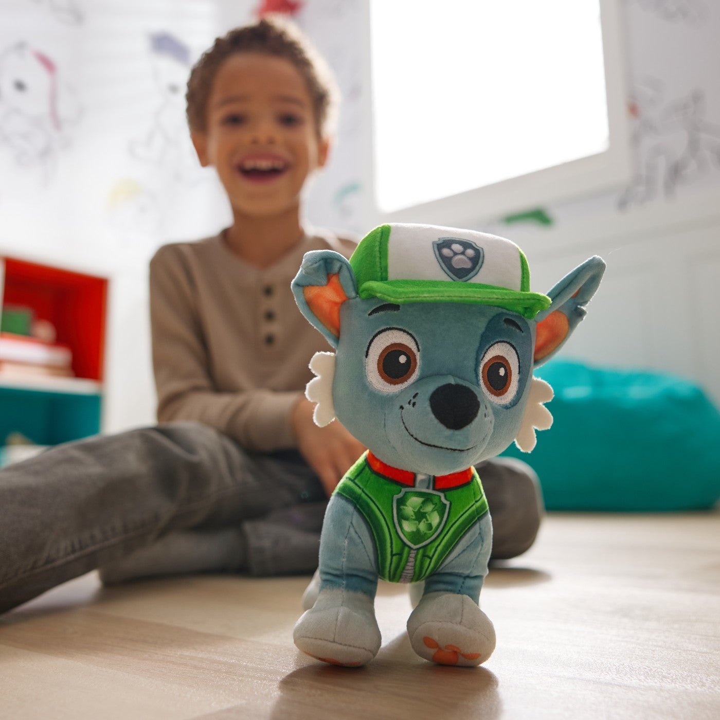 Patrula catelusilor jucarie de plus rocky 17 cm - Publisol.ro