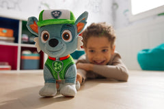 Patrula catelusilor jucarie de plus rocky 17 cm - Publisol.ro