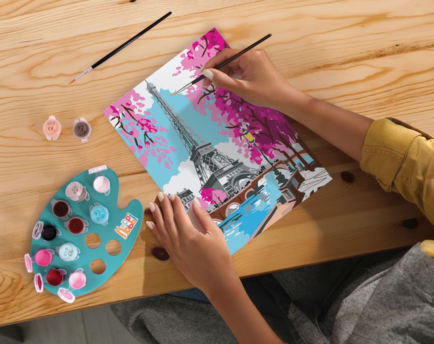 Picteaza si inrameaza parisul primavara - Publisol.ro