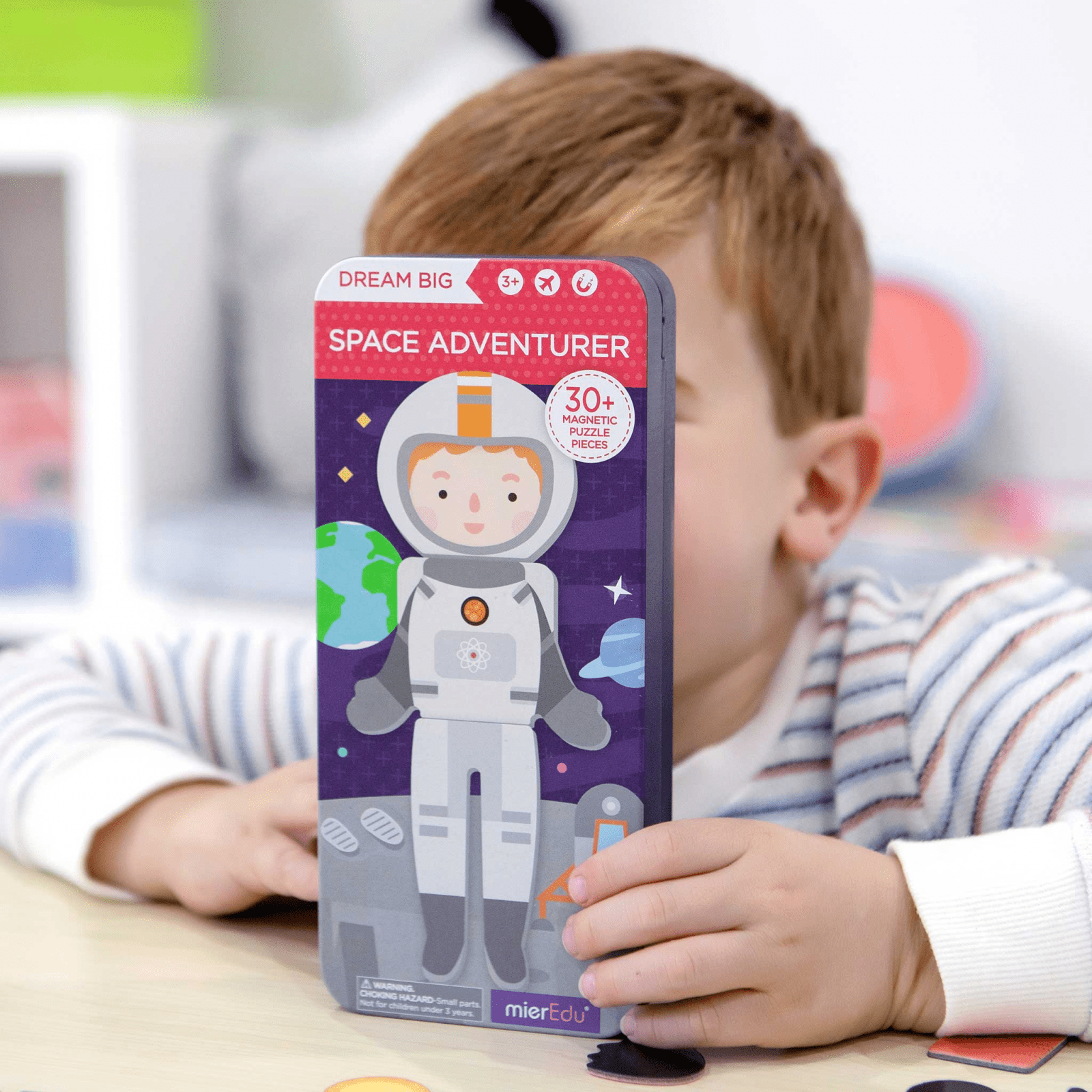 Puzzle magnetic in cutie metalica, joc de potrivire si asociere - Aventurierii Spatiului - mierEdu - Publisol.ro