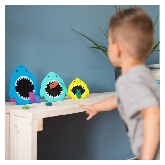 Rechinii infometati, joc de sortare si aruncare la tinta, BS Toys - Publisol.ro