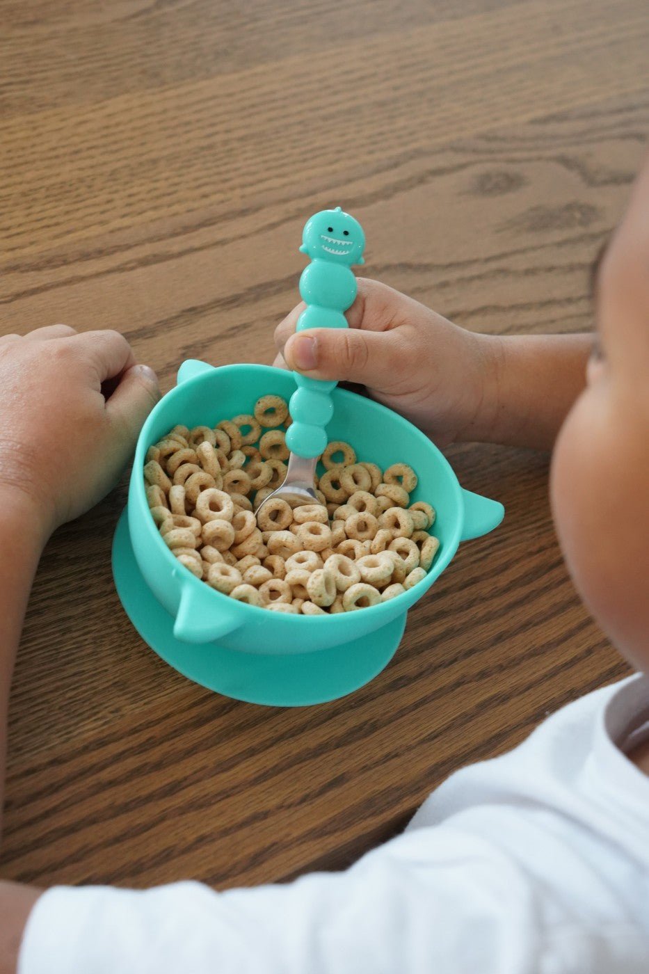 Set 2 castronele cu ventuza silicon melii model rechin, Melii - Publisol.ro