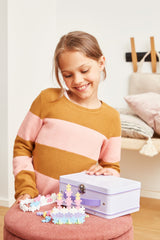 Set constructie Plus - Plus, 600 piese, portabil, in cutie metalica, culori pastelate - Plus Plus - Publisol.ro