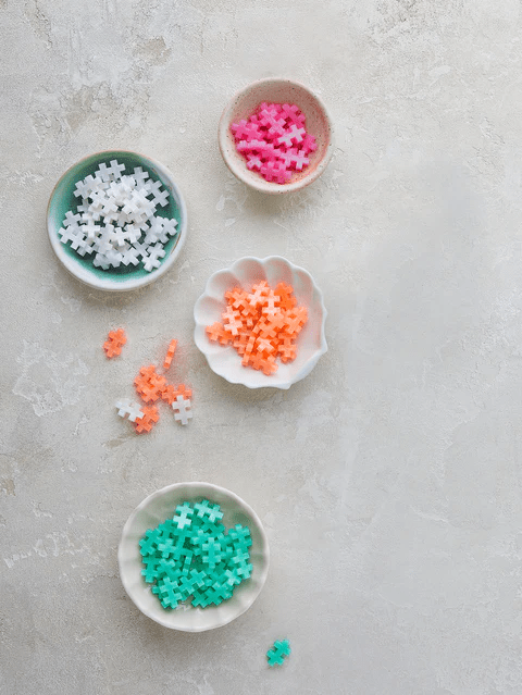 Set constructie Plus - Plus, tub 240 piese, Pearl Mix, culori perlate - Plus Plus - Publisol.ro