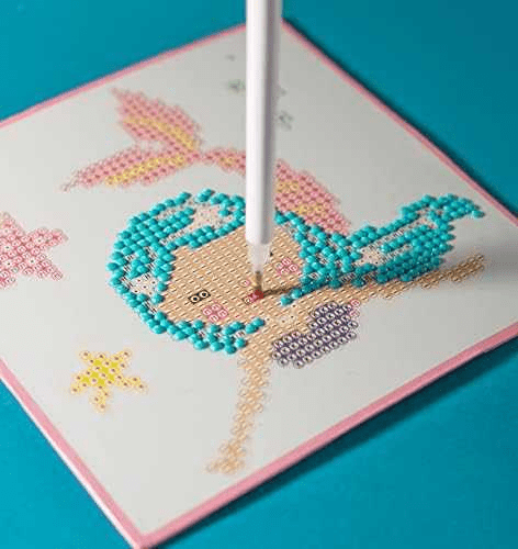 Set creativ 6 in 1, Sirena, pictura cu diamante - Diamond Dotz® - Publisol.ro