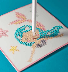 Set creativ 6 in 1, Sirena, pictura cu diamante - Diamond Dotz® - Publisol.ro