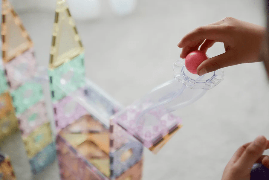 Set magnetic Magblox - 98 piese, circuit cu bile PASTEL - Magbrix Marble Run - Magblox - Publisol.ro