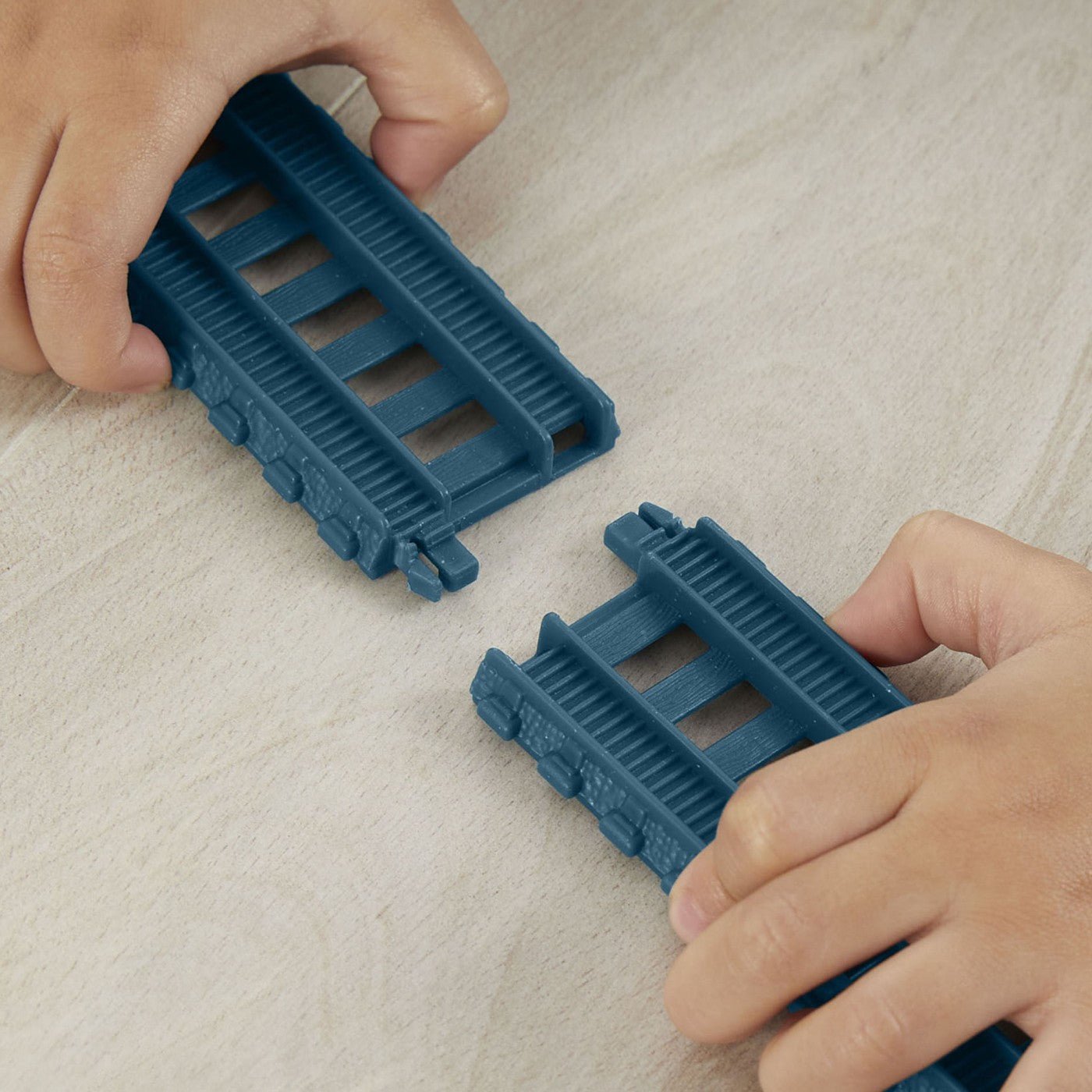 Thomas set de constructie ridica si incarca marfa cu diesel - Publisol.ro