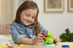Play dog broscuta colorata, Hasbro