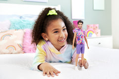 Barbie papusa baiat fashionistas brunet cu barba si tricou cu gluga, Mattel - Publisol.ro