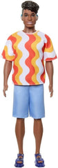 Barbie papusa baiat fashionistas cu tricou cu dungi albe si portocalii si aparate auditive, Mattel - Publisol.ro