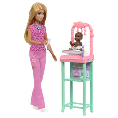Barbie set de joaca papusa Barbie blonda face cariera pediatru - Publisol.ro