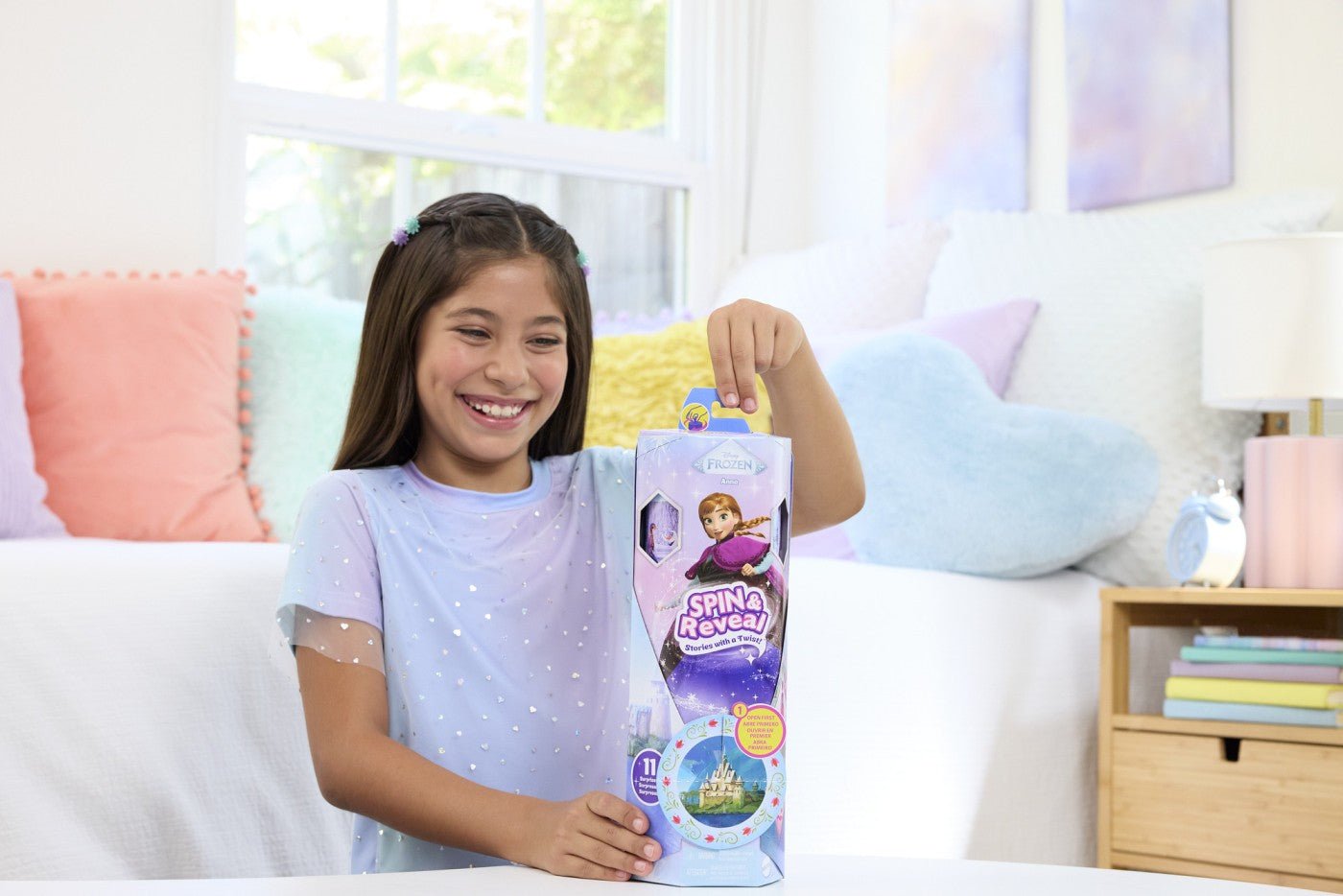 Disney Frozen spin and reveal papusa Anna cu evantai - Publisol.ro