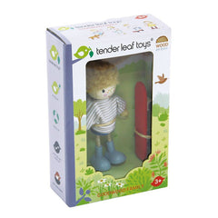 Figurina Edward si Skateboard - ul, din lemn premium - cu membre ajustabile - Tender Leaf Toys - Publisol.ro