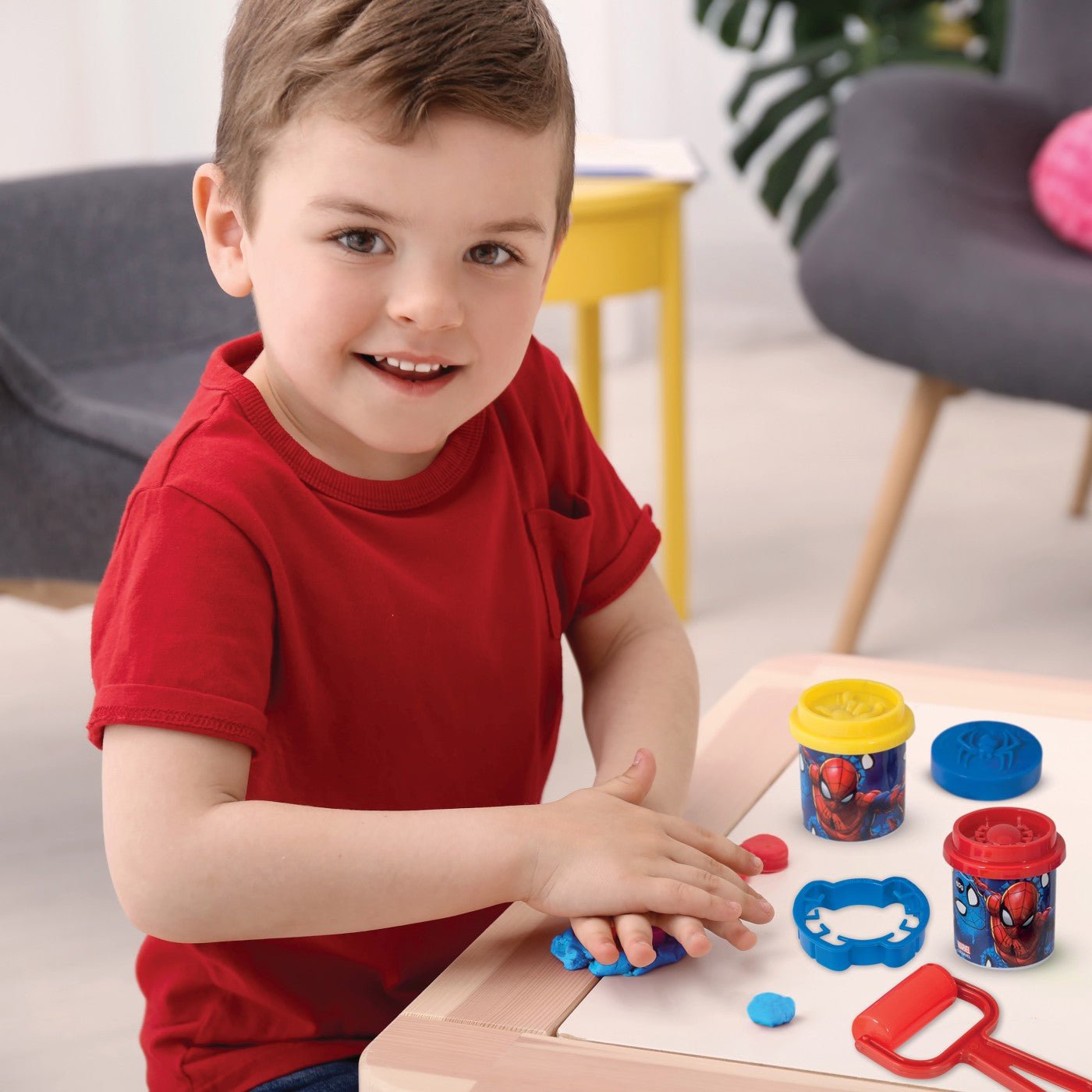 Galetusa cu 4 borcanase de plastilina si accesorii de modelat spiderman, AS - Publisol.ro
