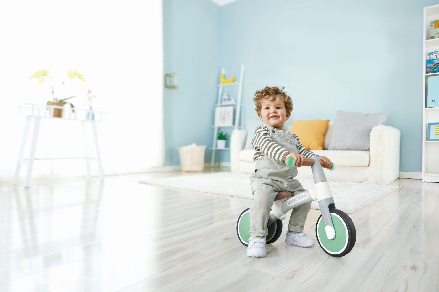 Hape bicicleta de echilibru verde cu 3 roti, Hape - Publisol.ro