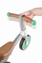 Hape bicicleta de echilibru verde cu 3 roti, Hape - Publisol.ro