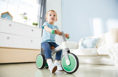 Hape bicicleta de echilibru verde cu 3 roti, Hape - Publisol.ro