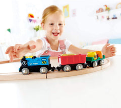 Hape tren marfar cu doua vagoane, Hape - Publisol.ro