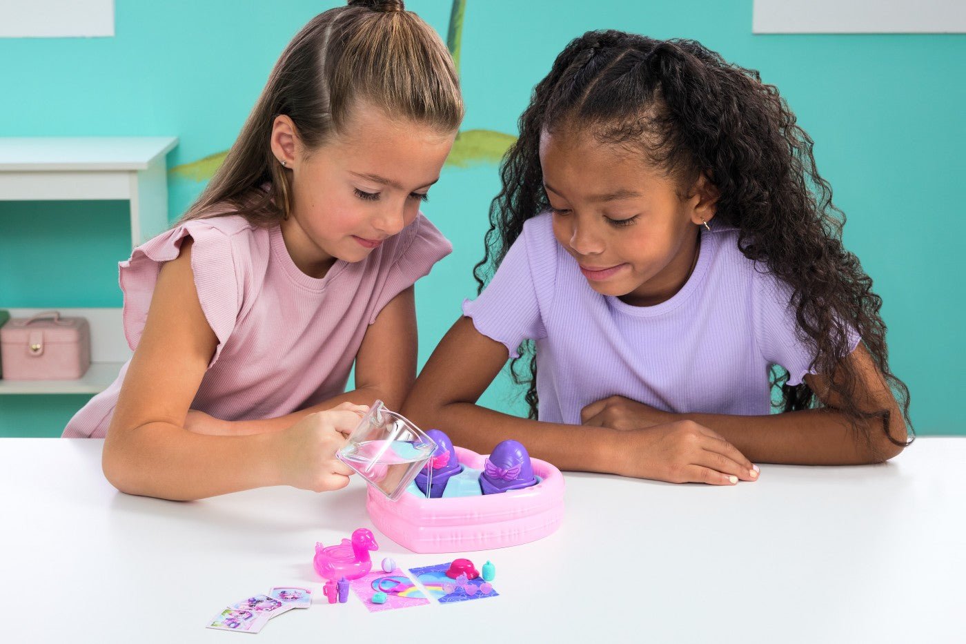 Hatchimals alive neon rainbow set petrecere la piscina - Publisol.ro