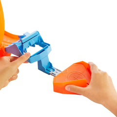 Hot wheels circuit rapid cu lansator pentru cascadorii si masinuta exclusiva, Mattel - Publisol.ro