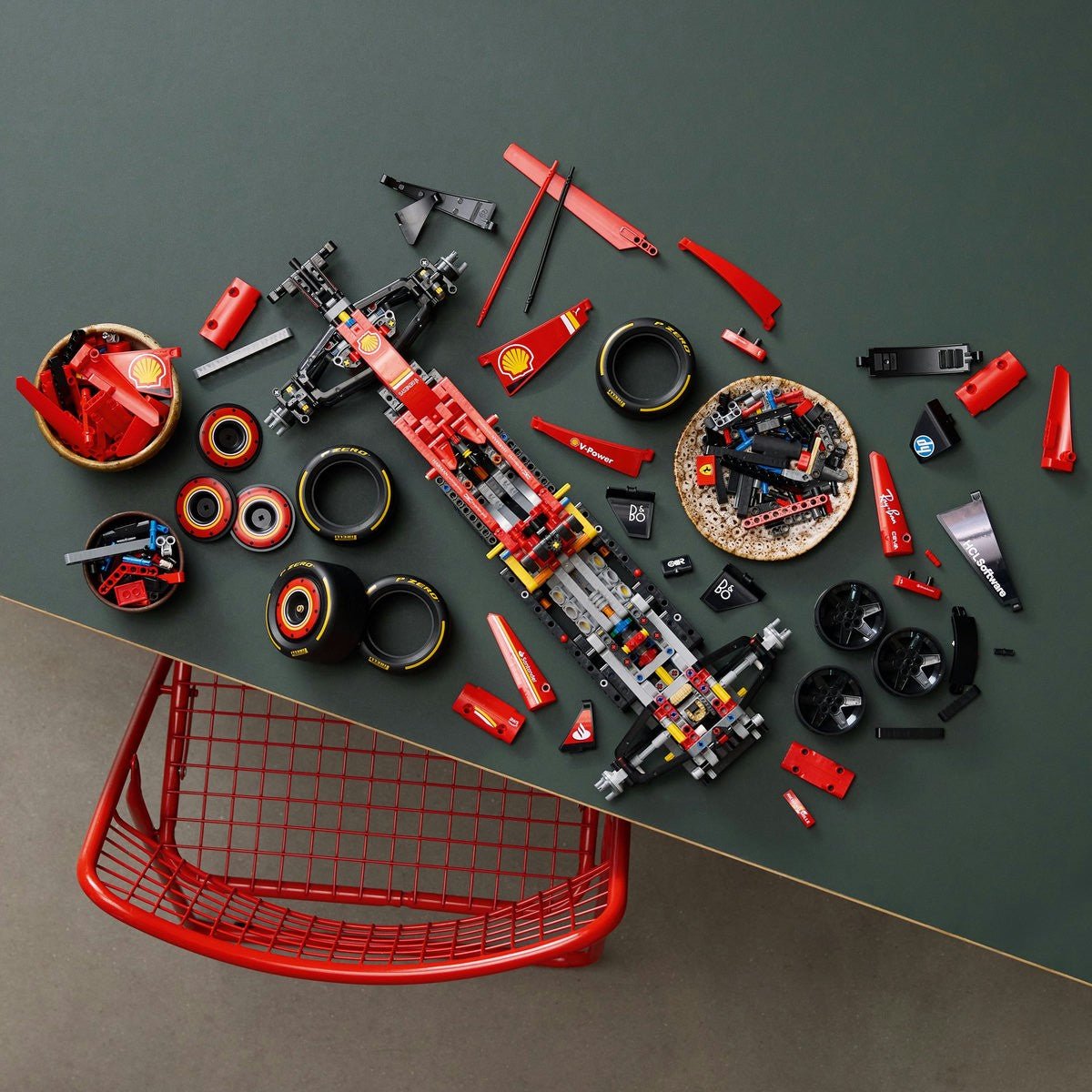 Lego Technic masina F1 Ferrari sf - 24 42207 - Publisol.ro