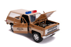 Macheta metalica 1980 chevy police k5 scara 1 la 24, Simba - Publisol.ro