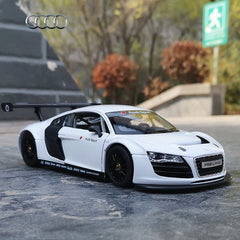 Masinuta metalica audi r8 alb scara 1 la 24, Rastar - Publisol.ro