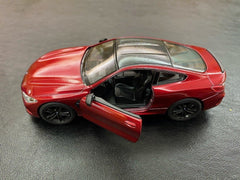 Masinuta metalica bmw m8 13cm scara 1 la 38, KINSMART - Publisol.ro